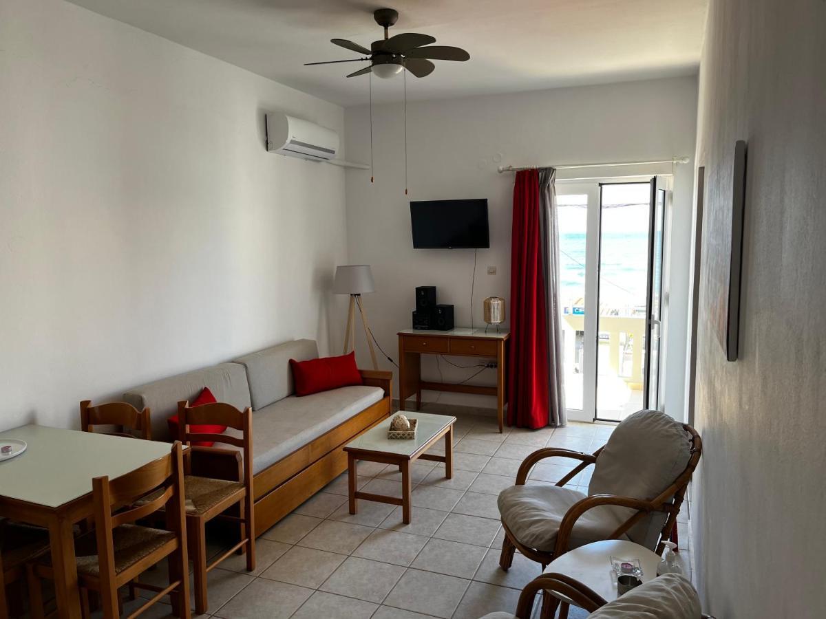 Michael Apartments Agia Marina Exterior foto